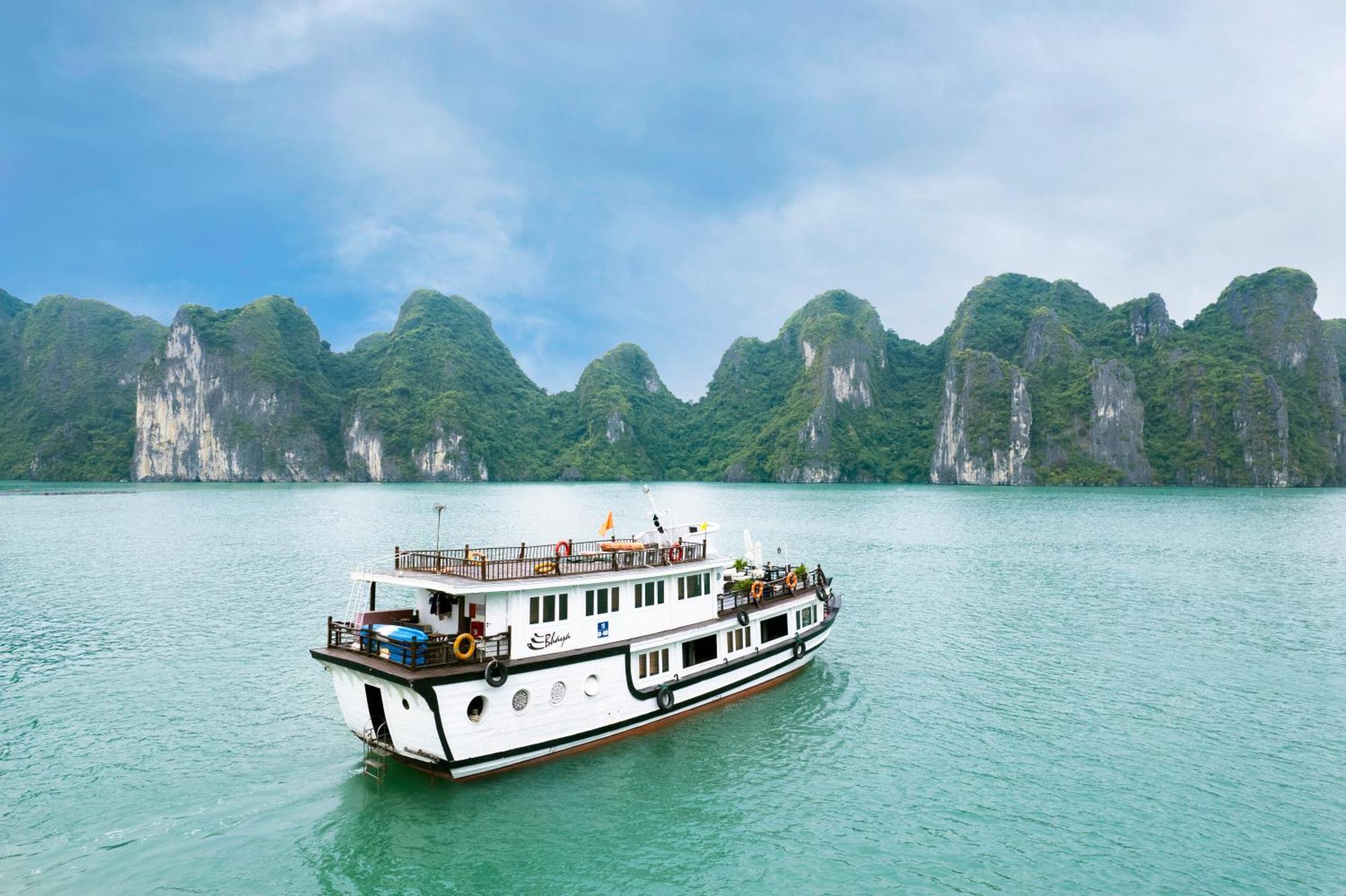 Hotel Bhaya Legend Cruises Hạ Long Exterior foto