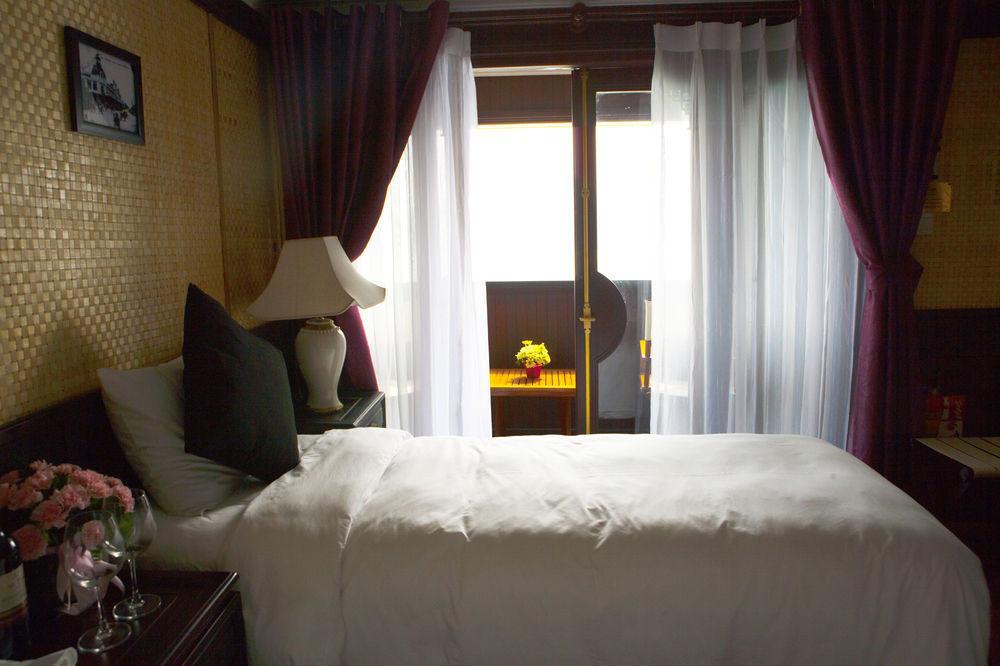 Hotel Bhaya Legend Cruises Hạ Long Exterior foto
