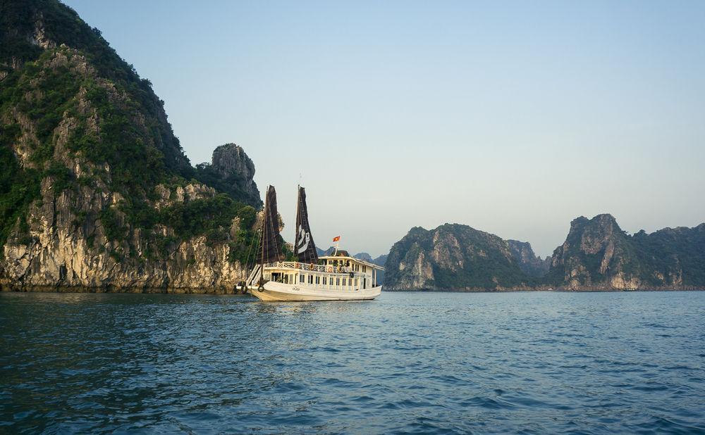 Hotel Bhaya Legend Cruises Hạ Long Exterior foto