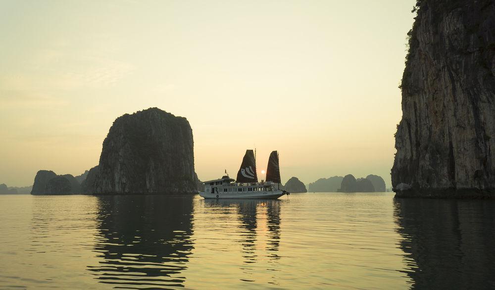 Hotel Bhaya Legend Cruises Hạ Long Exterior foto