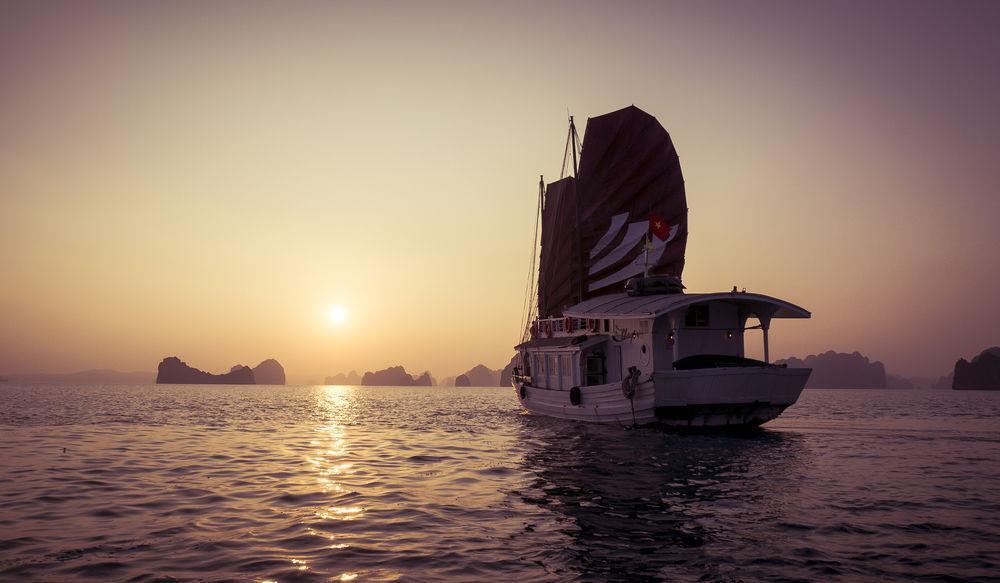 Hotel Bhaya Legend Cruises Hạ Long Exterior foto