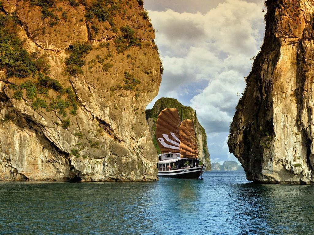 Hotel Bhaya Legend Cruises Hạ Long Exterior foto